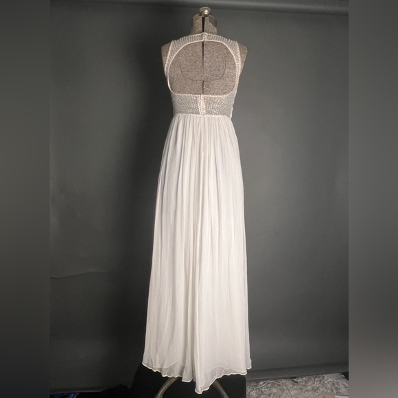 Silk and Sequence White Dress - Picture 11 of 16